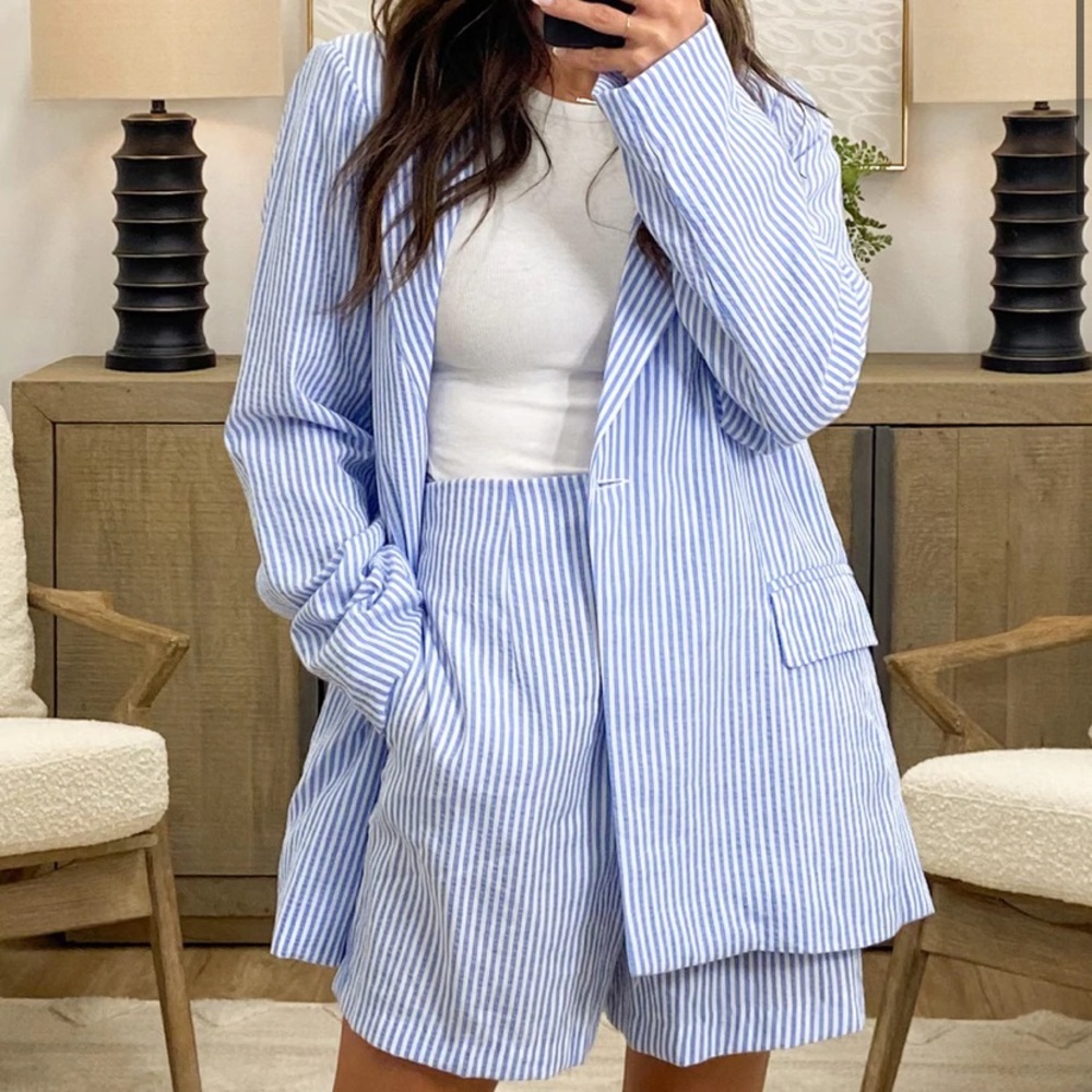 Talulah seersucker blue and white striped blazer shorts set size medium
